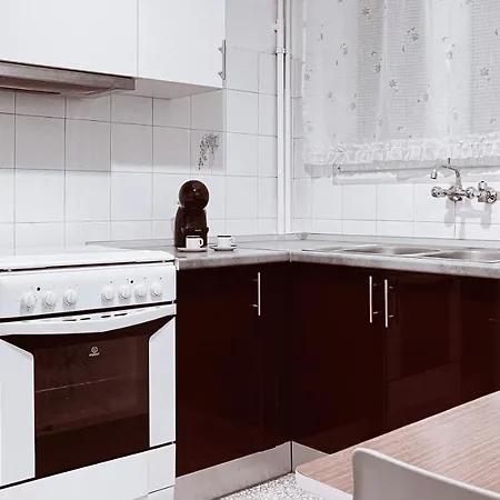 Vintage 2-bedroom Apt In The Heart Of The Apartment