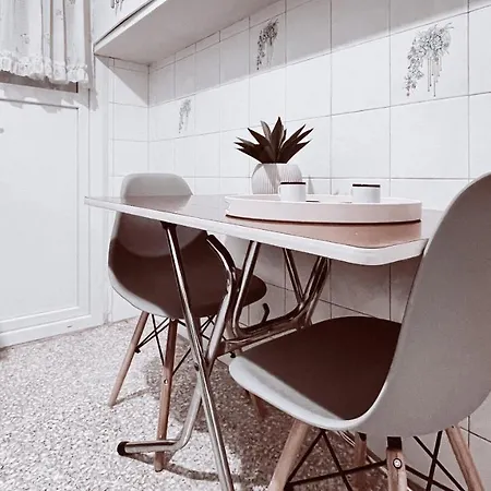 Apartment Vintage 2-bedroom Apt In The Heart Of The *