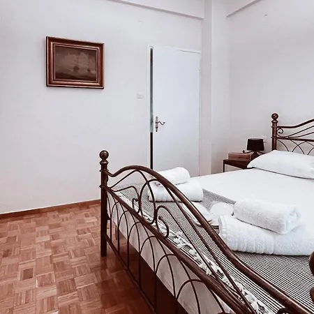 Vintage 2-bedroom Apt In The Heart Of The Athens