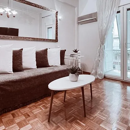 Apartment Vintage 2-bedroom Apt In The Heart Of The *