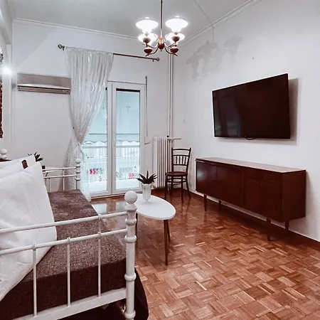 Vintage 2-bedroom Apt In The Heart Of The Apartment *