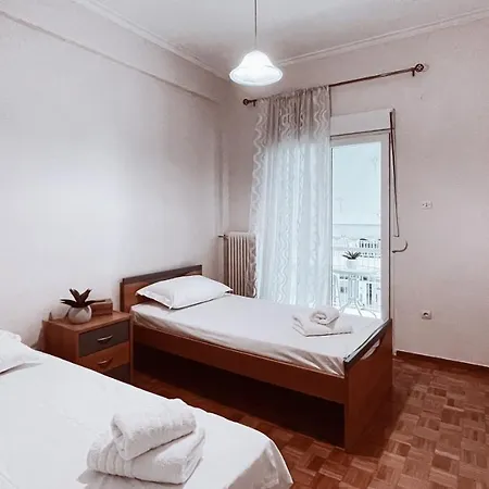 Vintage 2-bedroom Apt In The Heart Of The