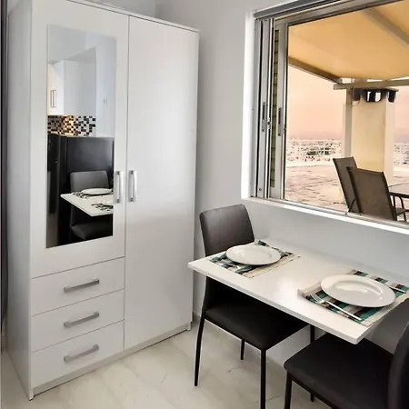 Cozy Bright Apartment *
