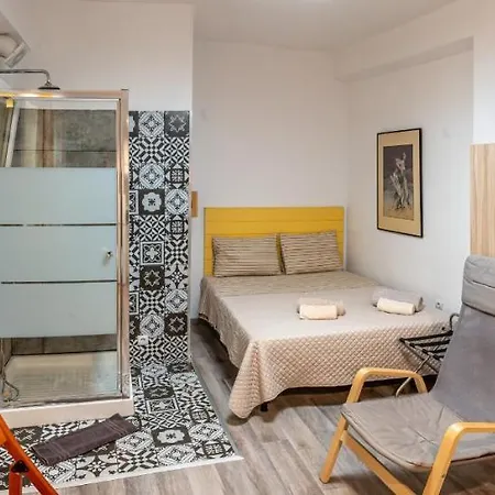 Apartment Ground In Bohemian Psiri In The Historic Center-in Vivo *