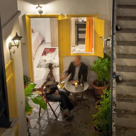 Apartment Ground In Bohemian Psiri In The Historic Center-in Vivo *