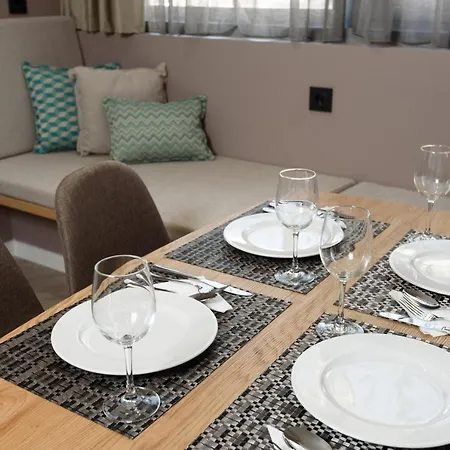 Apartment Crossroads By Yha