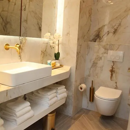 Adri & Marg Luxury Living Athens