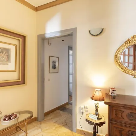 Ideal 4 Bdr In Plaka For 10!