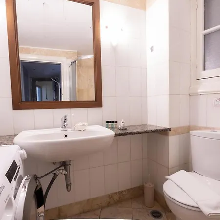 Ideal 4 Bdr In Plaka For 10! Appartement