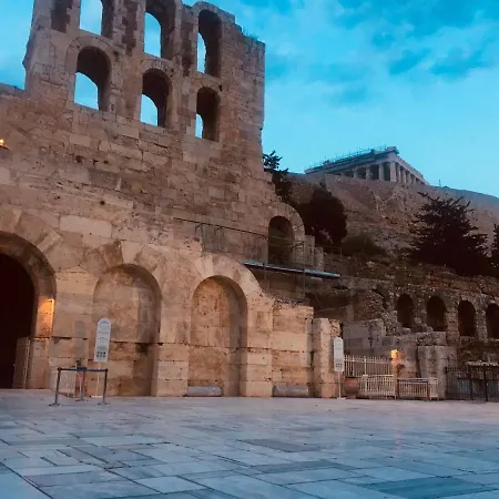 דירה By Locals Tribe אתונה