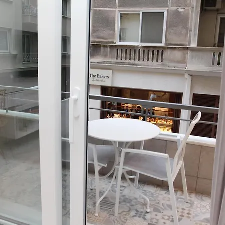 Adri & Marg Luxury Living Apartment