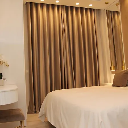 Adri & Marg Luxury Living Athens