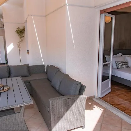 Pnika 3 * Athens