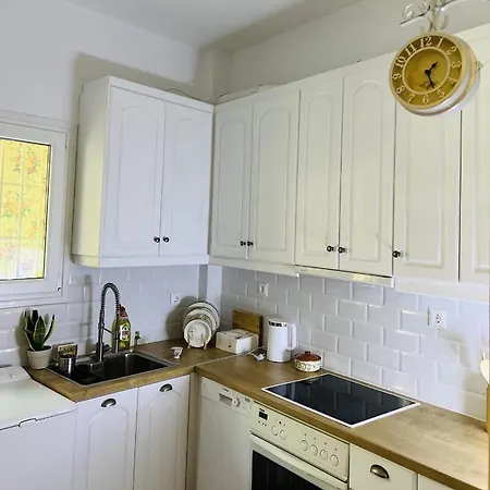 Comfortable 2-bedroom Near City Center 100m From Metro * Athens