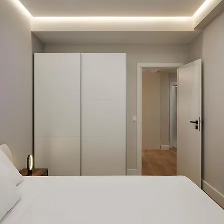 Apartment & Comfy 2mins Walking From Metro *