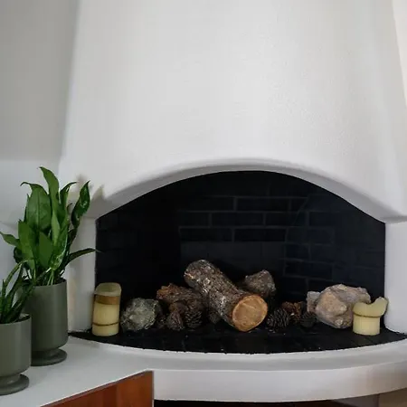 Relaxed Art Deco Maisonette Pagrati Athens