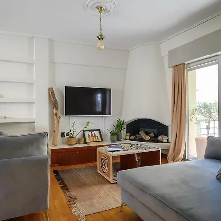 Relaxed Art Deco Maisonette Pagrati *