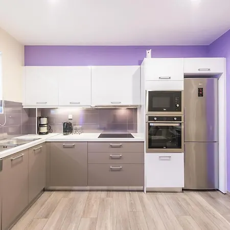 An Impressive 2 Bdr In Glyfada Apartment Athens