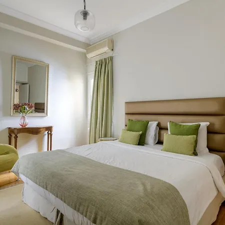 Aura Homes, Classic In Central Apartment *