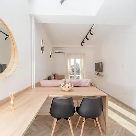 Apartment Lovely 1' From Attiki Metro Station