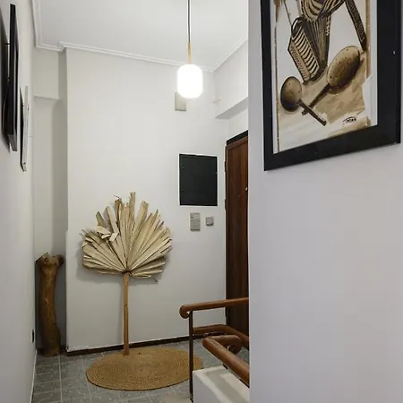 Relaxed Art Deco Maisonette Pagrati *