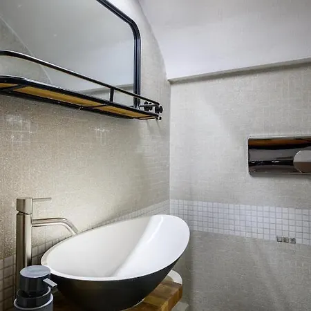 Apartment Relaxed Art Deco Maisonette Pagrati