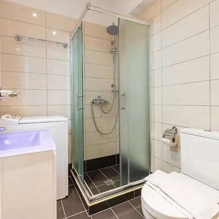 An Impressive 2 Bdr In Glyfada Apartment