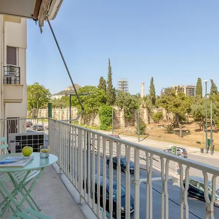 Aura Homes, Classic In Central Apartment *