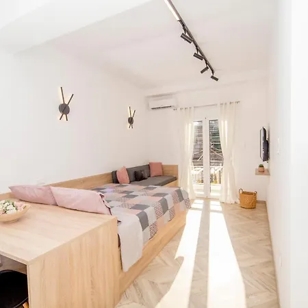 Lovely 1' From Attiki Metro Station Apartment *