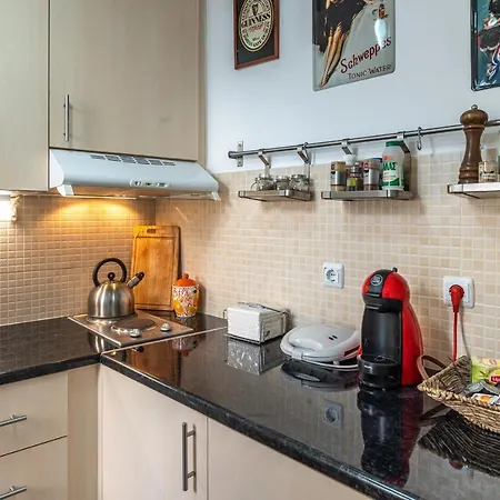 Great 35 Sq M On 1st Floor In Bohemian Psyri In Athens' Historic Center-in Vivo