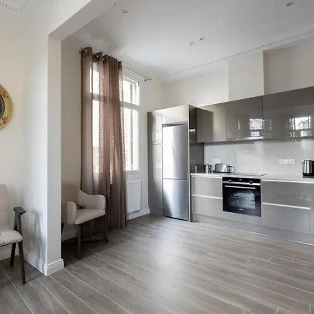 Apartment Plaka's Privileged