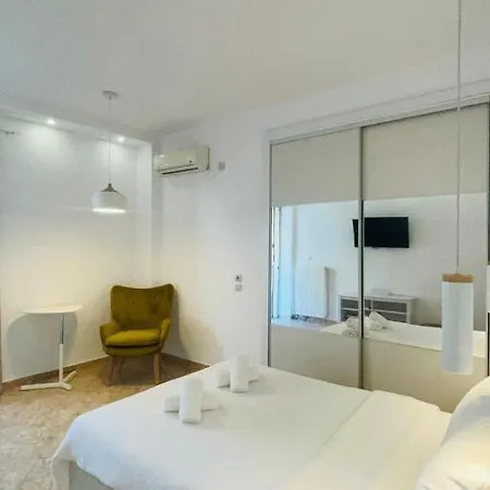 Cozy By The Sea In Paleo Faliro Athens