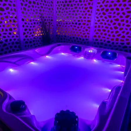 Luxury Penthouse With Acropolis View And Jacuzzi Ateny