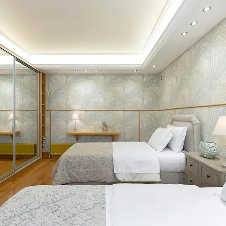 Vouliagmeni's Elegance By Acropolis Apartment