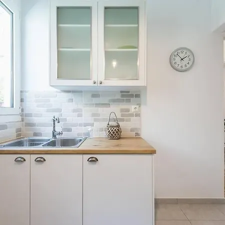 Apartment Casa Pamisou Near Attiki Metro Station