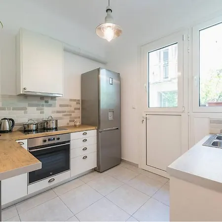 Apartment Casa Pamisou Near Attiki Metro Station Athen