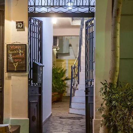 Psiri Gem: Historic Center With Balcony Athens