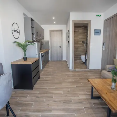Apartment Raise Averof Serviced *