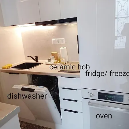 Cute Apt., Close To Metro And Highway Apartment *
