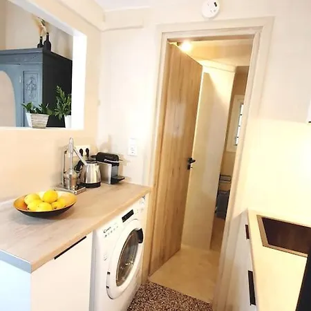 Cute Apt., Close To Metro And Highway Apartment *