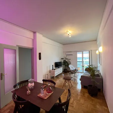 Comfortable 2-bedroom Near City Center 100m From Metro *