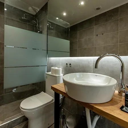 Phaedrus Living: Center Executive Flat Stadiou Athens