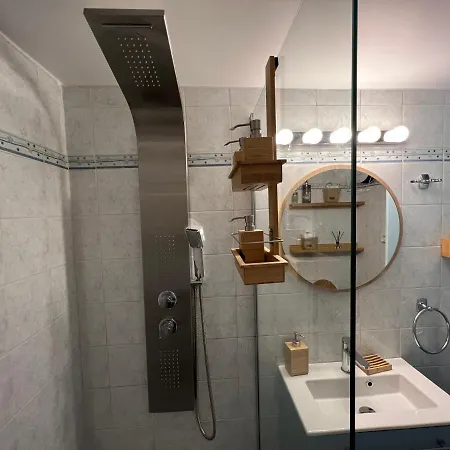 Comfortable 2-bedroom Near City Center 100m From Metro Apartment Athens