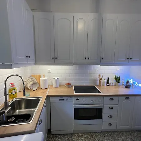 Comfortable 2-bedroom Near City Center 100m From Metro Apartment Athens