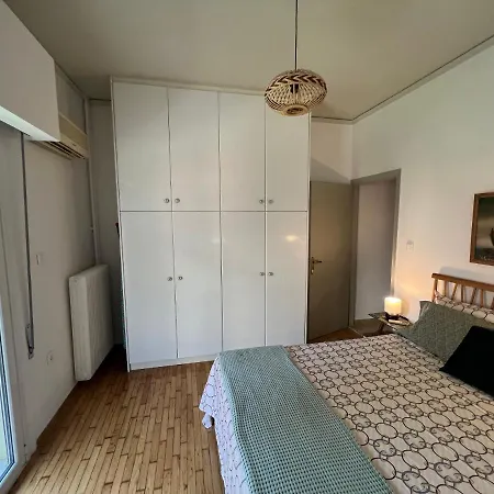 Comfortable 2-bedroom Near City Center 100m From Metro