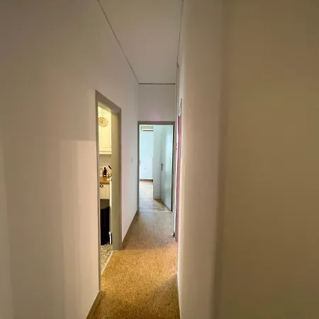 Apartment Comfortable 2-bedroom Near City Center 100m From Metro *