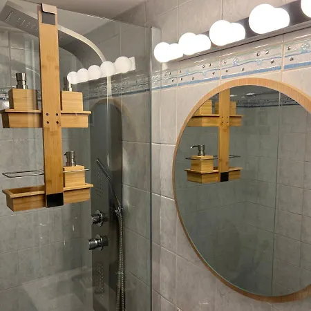 Apartment Comfortable 2-bedroom Near City Center 100m From Metro Athens