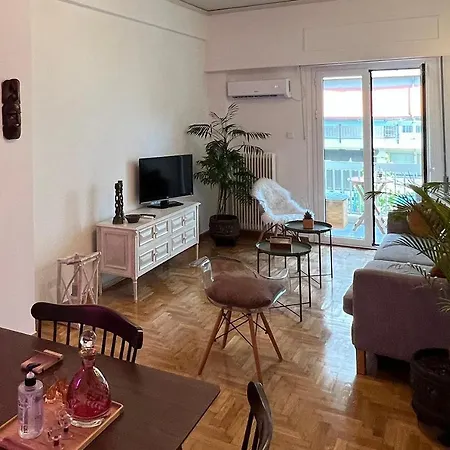 Comfortable 2-bedroom Near City Center 100m From Metro Athens