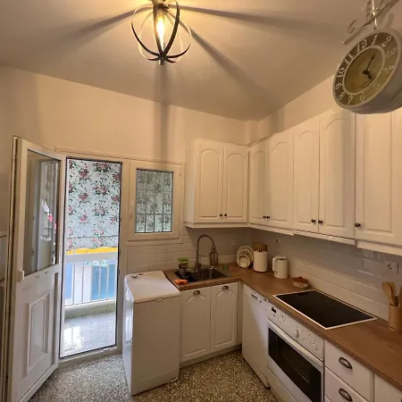 Comfortable 2-bedroom Near City Center 100m From Metro *