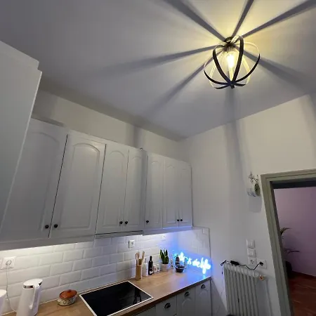 Comfortable 2-bedroom Near City Center 100m From Metro Athens